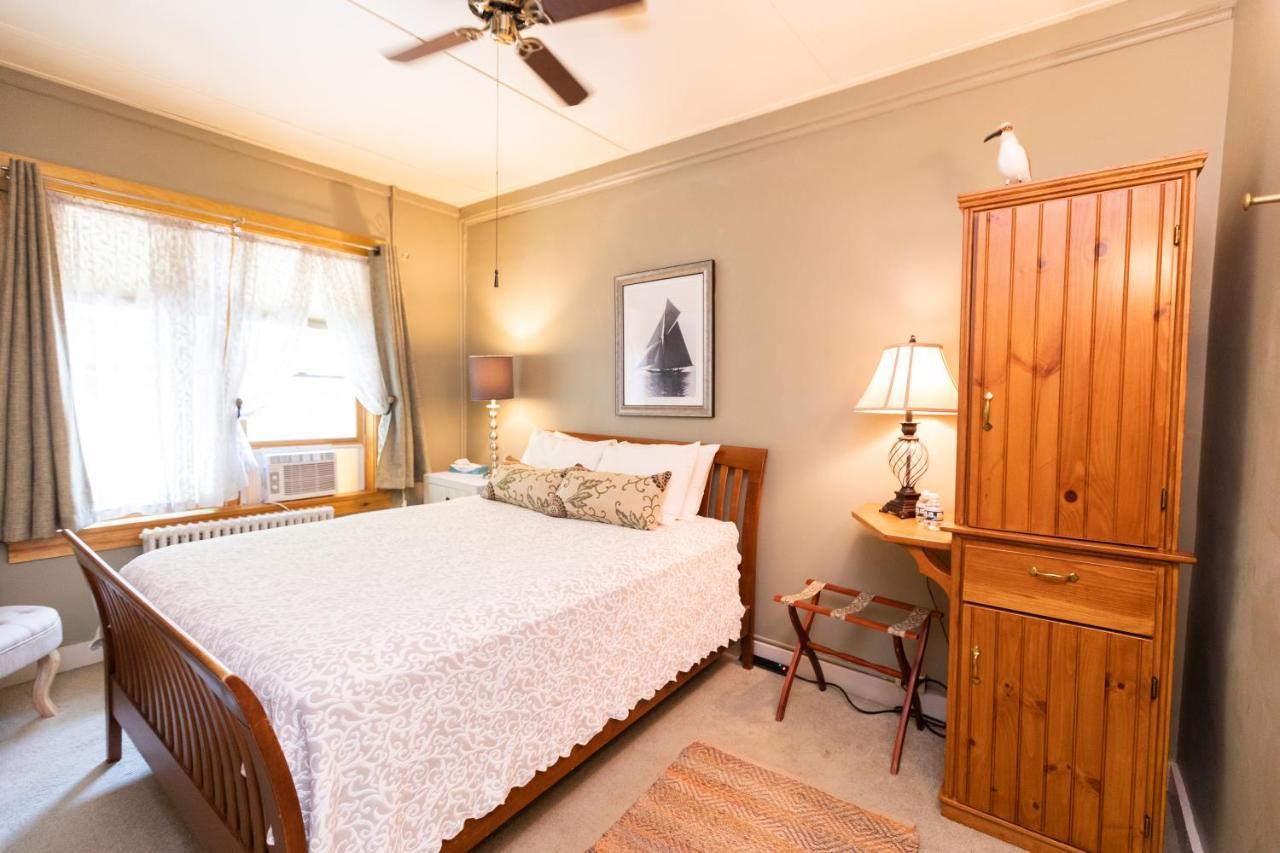 Waybury Inn *
