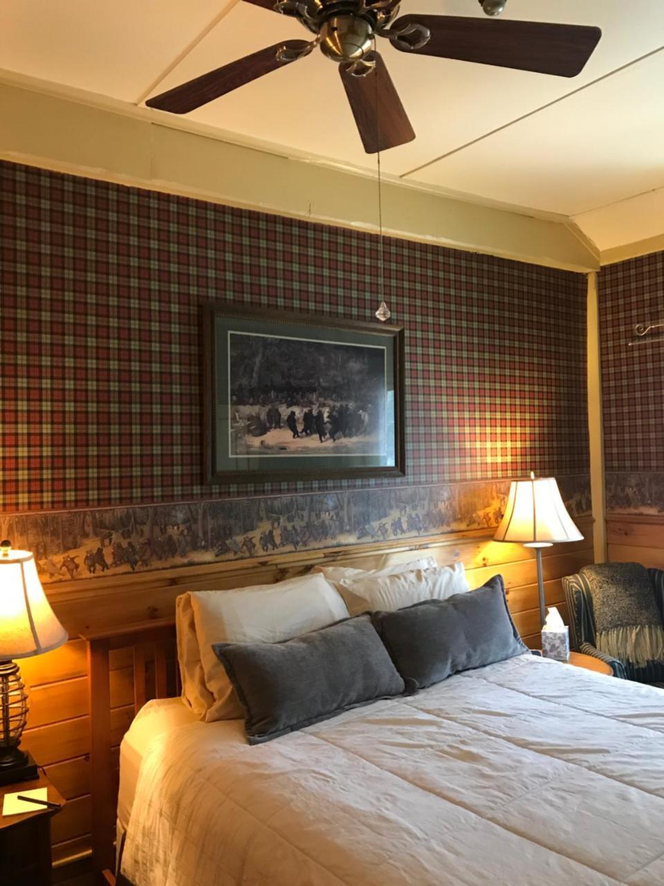 Waybury Inn *