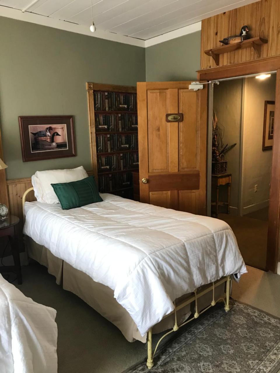 Waybury Inn *