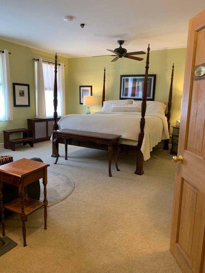 Waybury Inn